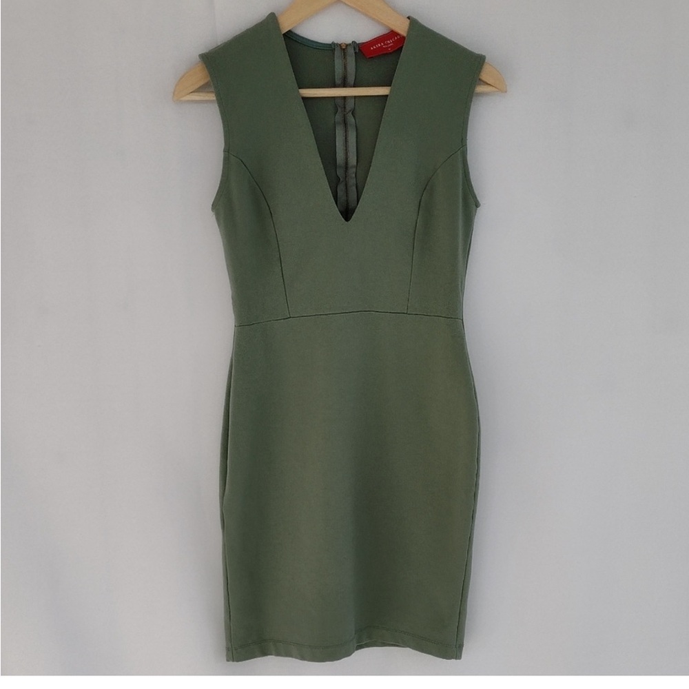 Akira Green V-Neck Sheath Mini Dress Sleeveless Cocktail